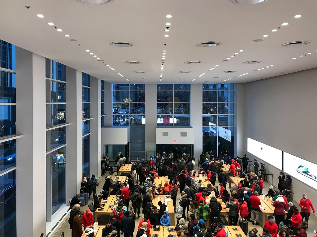 On Fifth Avenue, the Stores Got Bigger