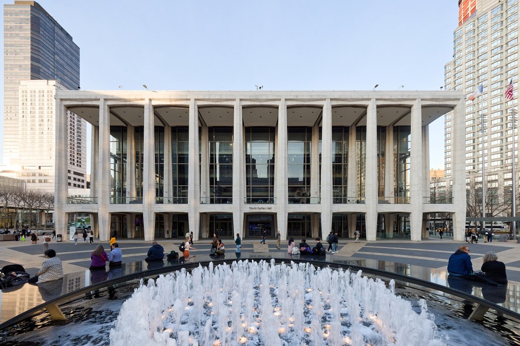 Dudamel’s First Month: Radio City, Three Premieres and a Plaque From the Governor